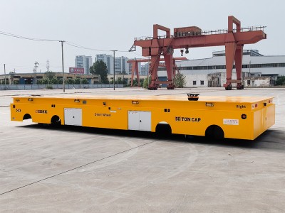 Танкове за съхранение на петрол, които се занимават с тежки електрически транспортни колички